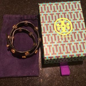 DOUBLE-WRAP LEATHER LOGO STUD BRACELET